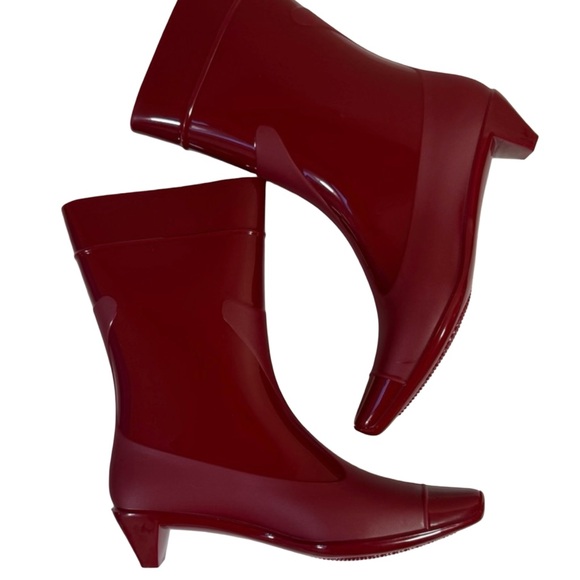Jeffrey Campbell Shoes - 🍒NEW Jeffrey Campbell Drench Kitten Heel Rain Boots in Cerise Gloss, Size 9